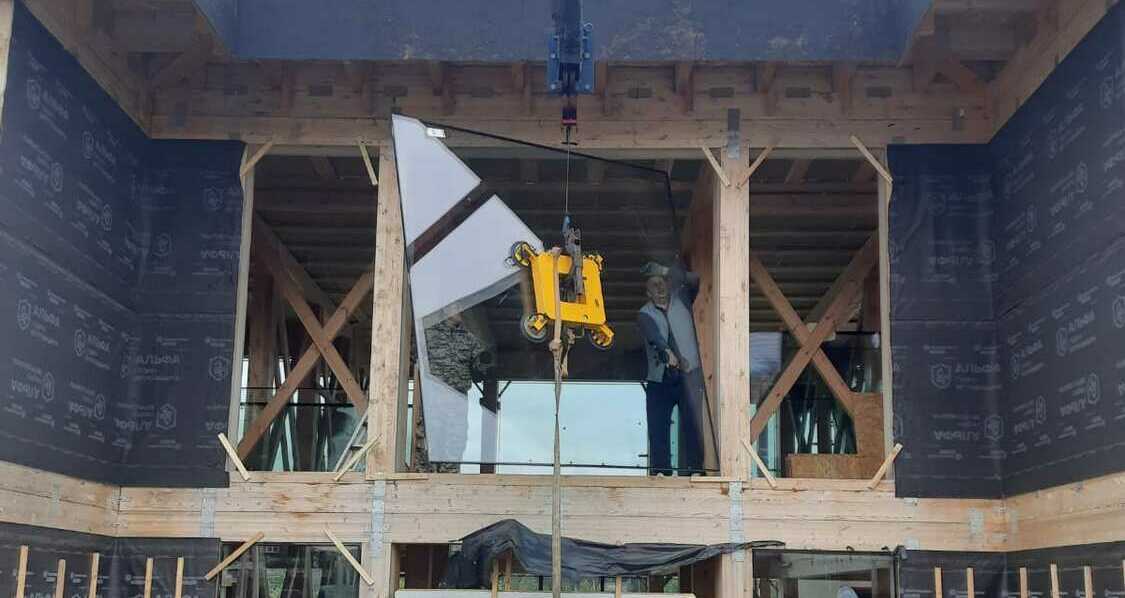 Монтаж безрамных стеклопакетов